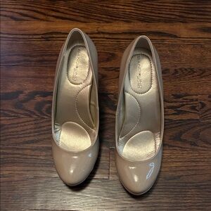 Bandolino Women's Taupe Heels